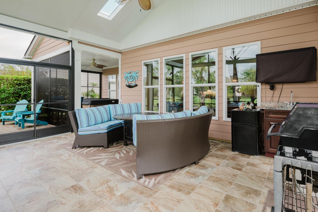 263 Maplemere Lane Photo 12