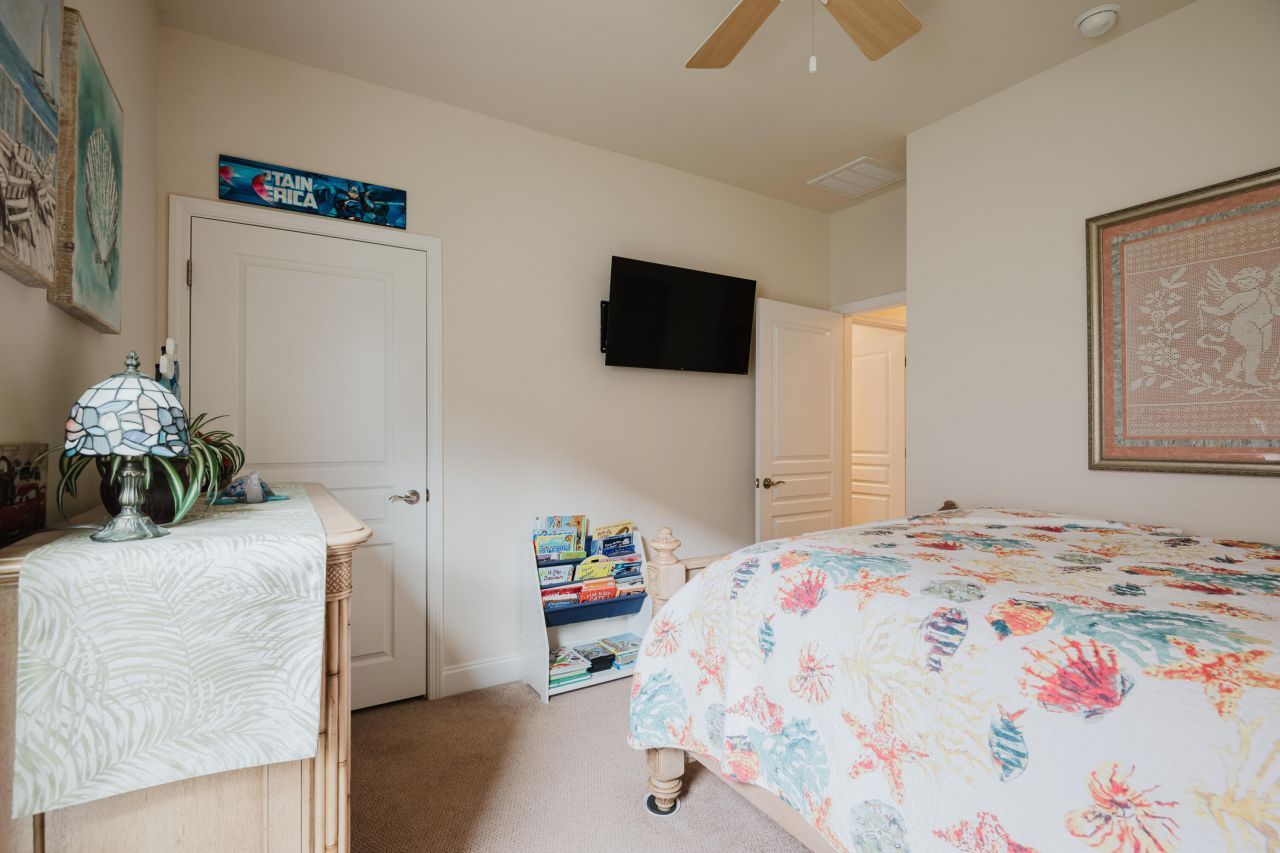 263 Maplemere Lane Photo 34