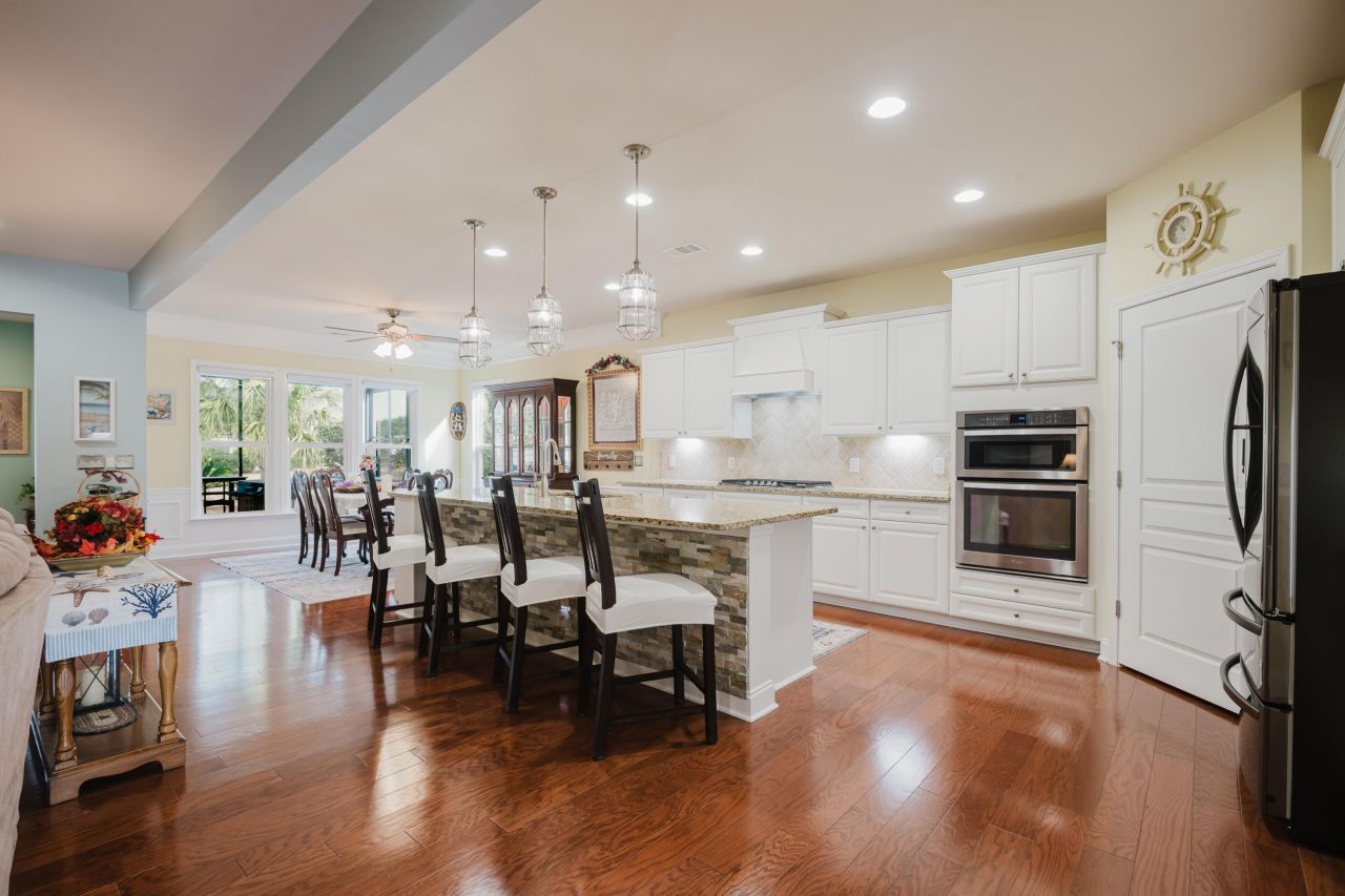 263 Maplemere Lane Photo 7