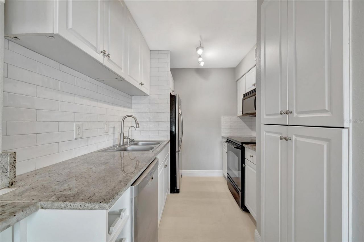 4827 Coquina Key Drive Se, Unit B, Saint Petersburg, FL 33705 Photo