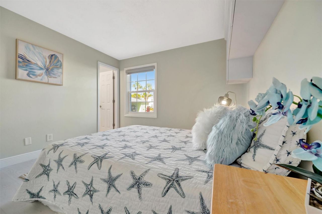 4827 Coquina Key Drive Se, Unit B, Saint Petersburg, FL 33705 Photo