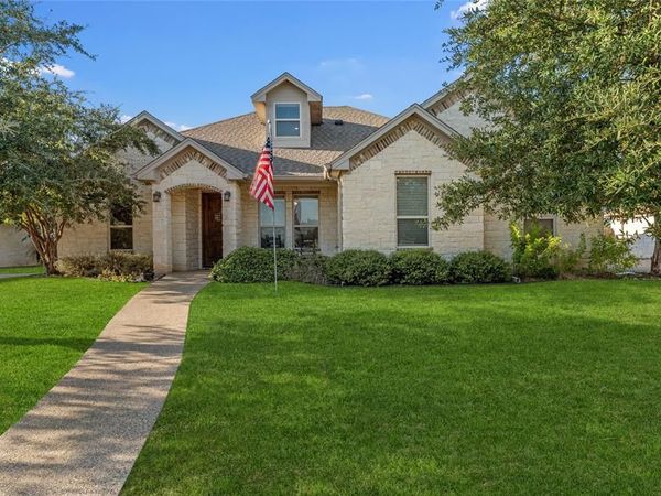105 Hollygrove Drive, Hewitt, TX 76643