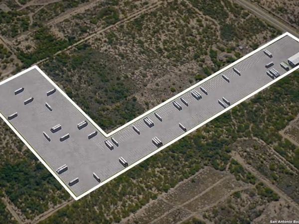 20757 N 83, Laredo, TX 78045