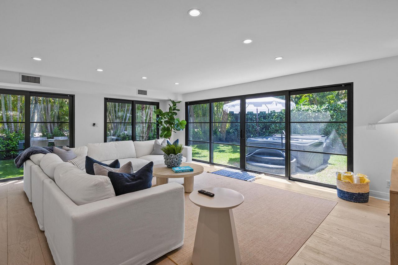 3214 Washington Road, West Palm Beach, FL 33405 Photo