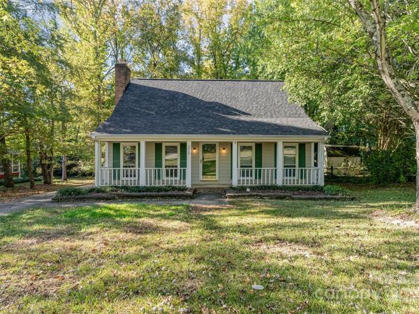 2319 Oak Leigh Drive, Charlotte, NC 28262