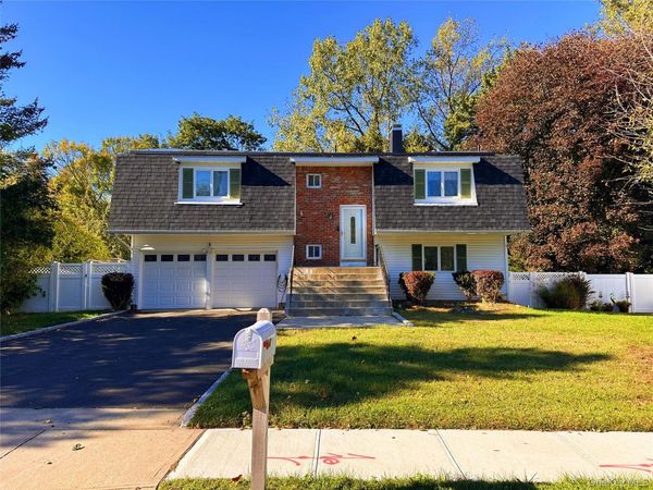 23 Bowman Lane, Kings Park, NY 11754