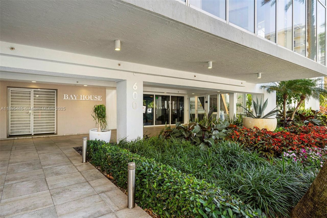 600 NE 27th St, Unit 3105, Miami, FL 33137 Photo