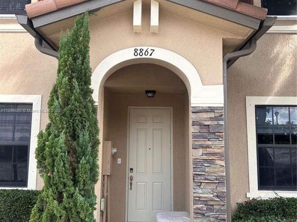8867 W 35th Way, Hialeah, FL 33018