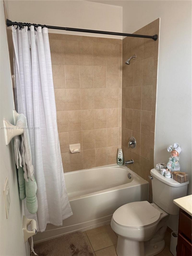 8867 W 35th Way, Hialeah, FL 33018 Photo