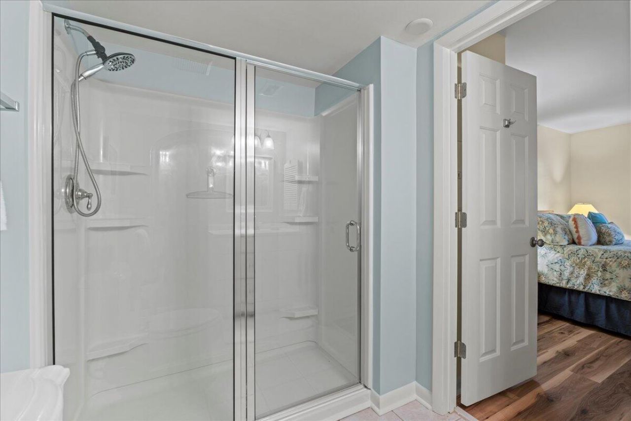 728 N Hampton Court Photo 10