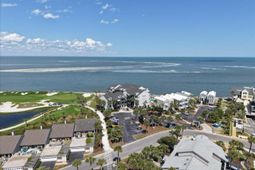 728 N Hampton Court photo 4