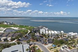 728 N Hampton Court photo 4