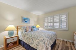 728 N Hampton Court photo 4