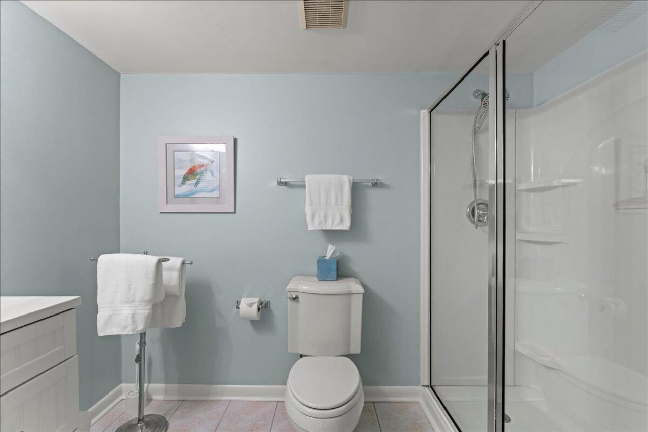 728 N Hampton Court Photo 8