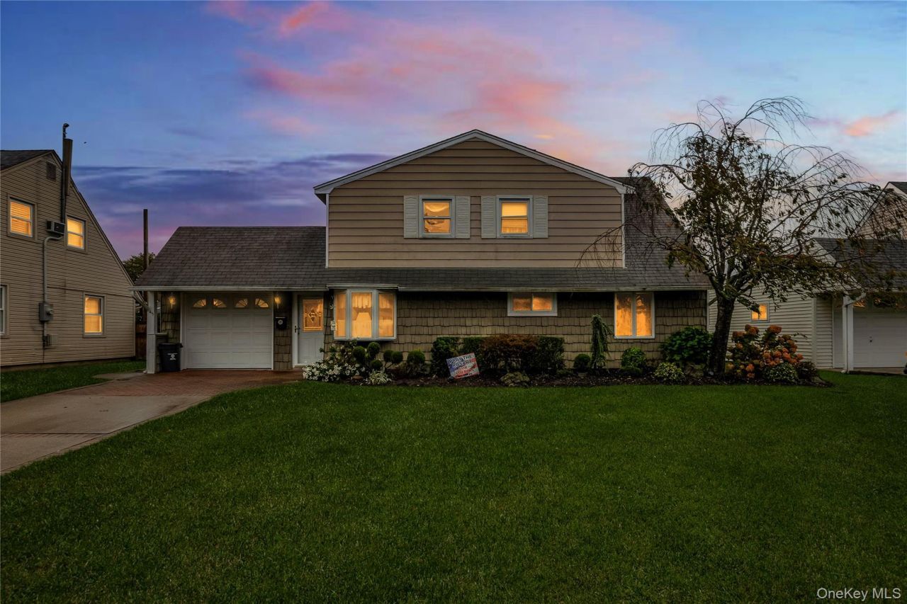 45 Shotgun Lane, Levittown, NY 11756 Main Photo