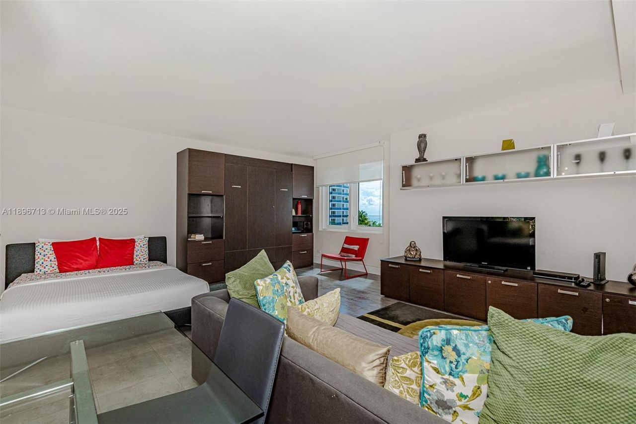 2301 Collins Ave, Unit 723, Miami Beach, FL 33139 Photo