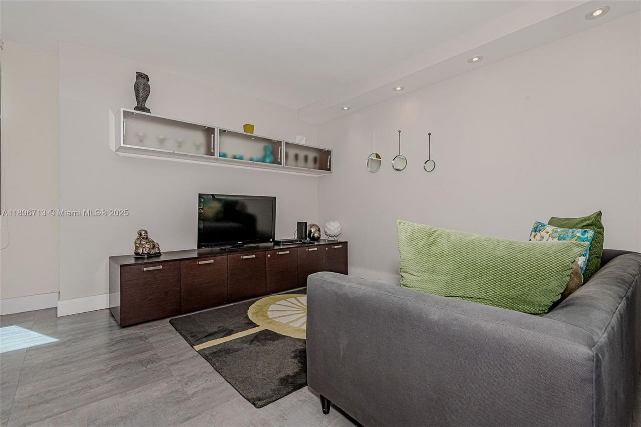 2301 Collins Ave, Unit 723, Miami Beach, FL 33139 Photo