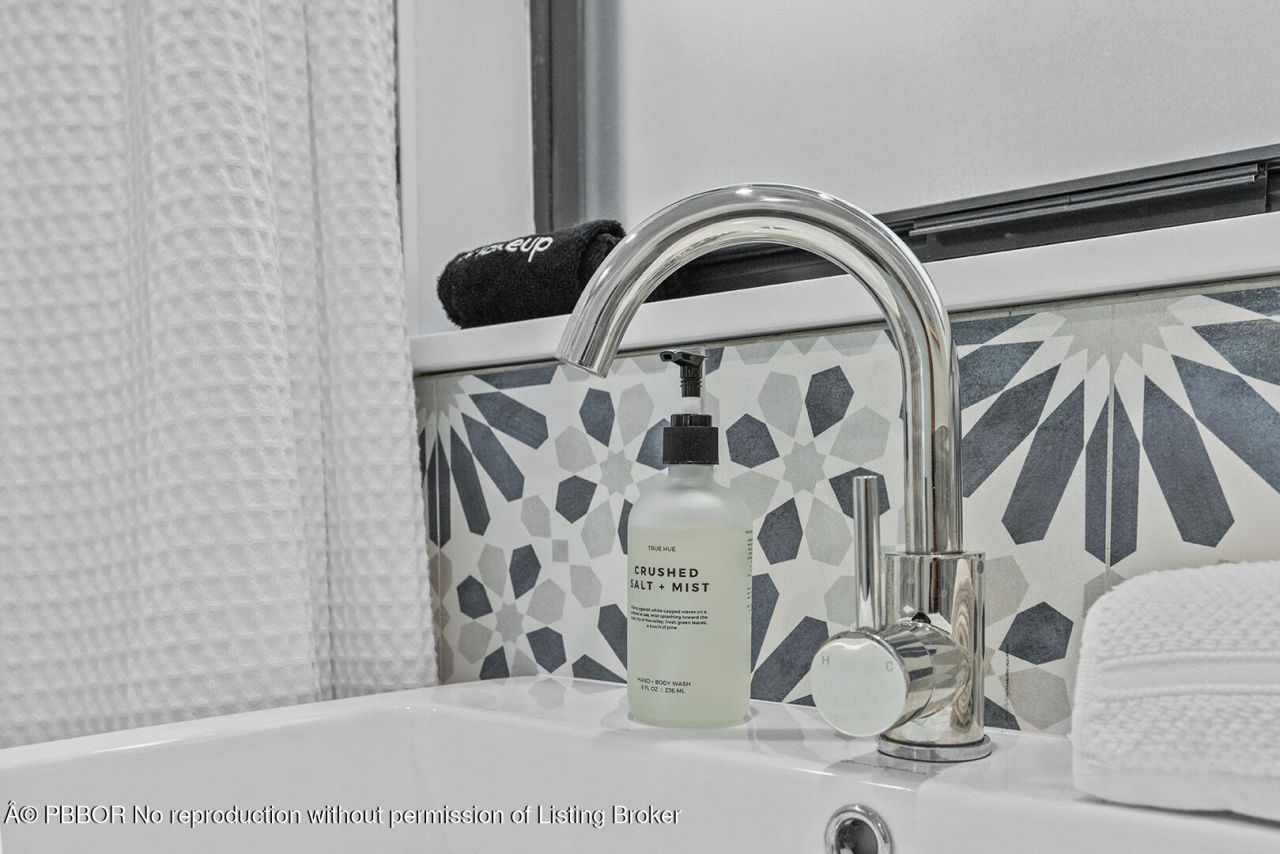 3214 Washington Road, West Palm Beach, FL 33405 Photo