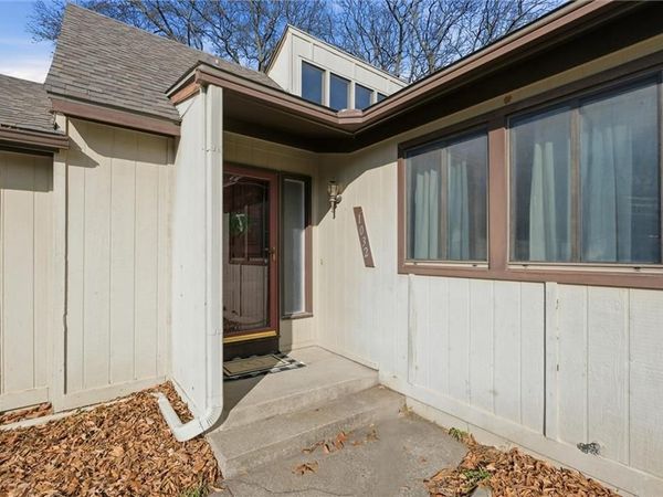 1032 NW 70TH Court, Kansas City, MO 64118