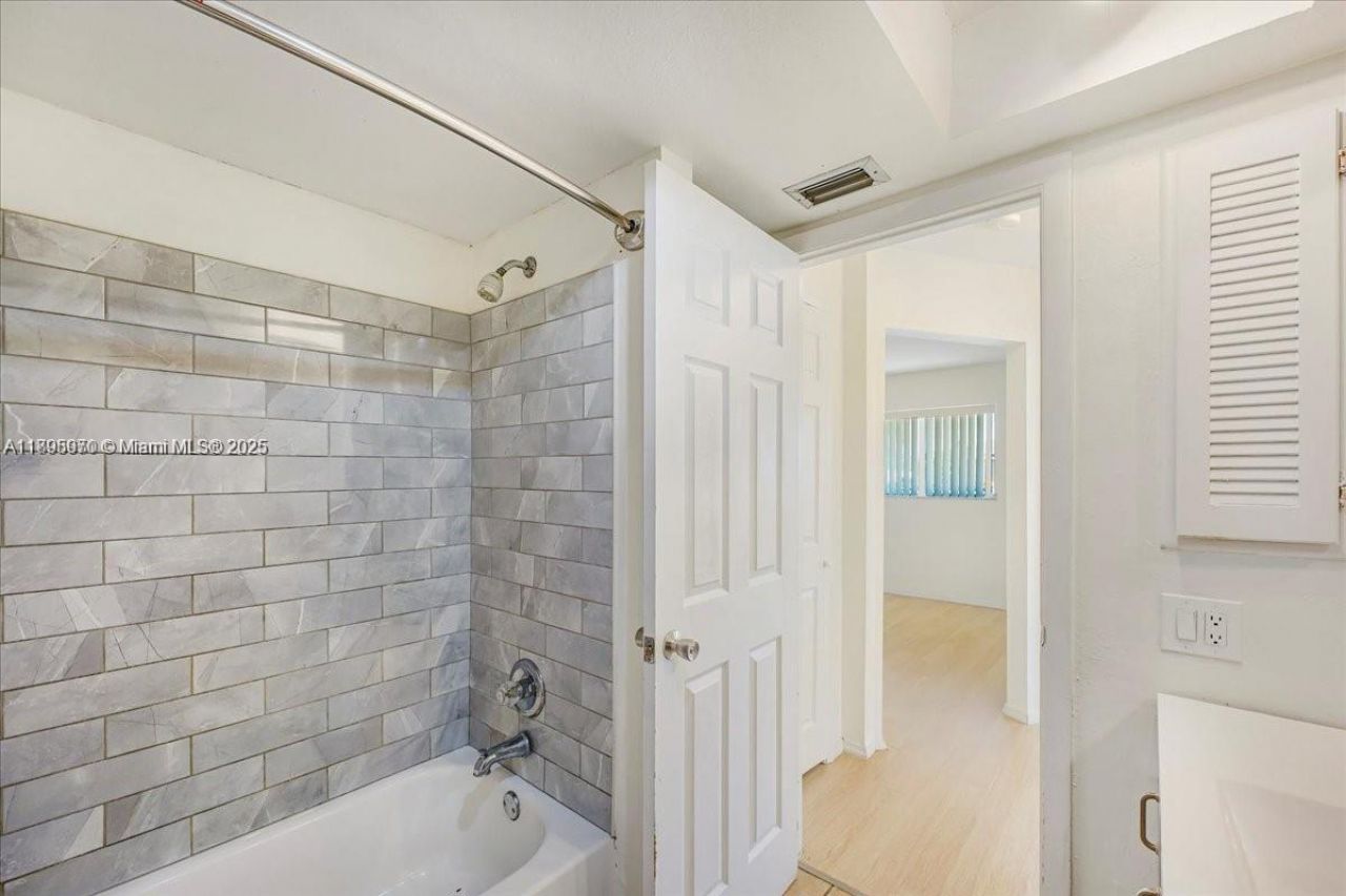 915 SE 20th St, Cape Coral, FL 33990 Photo