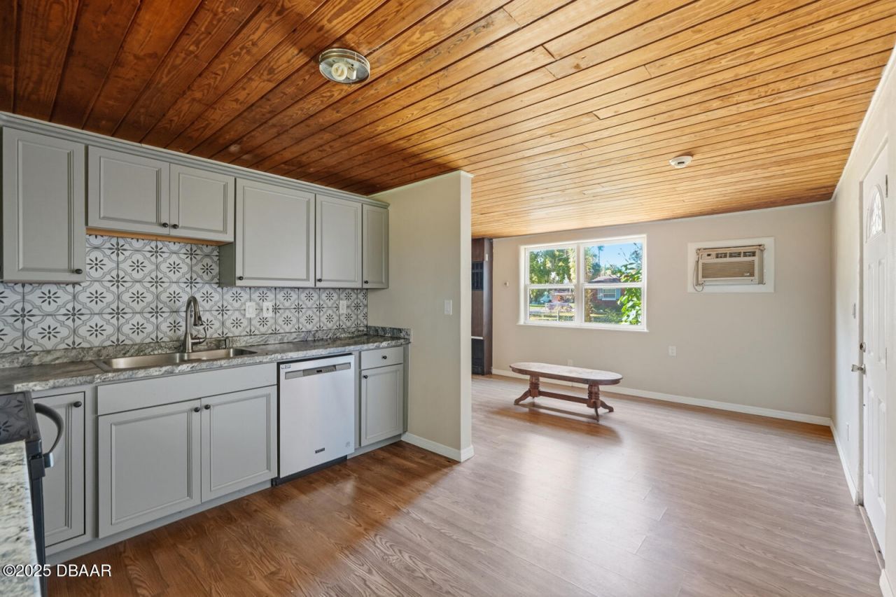 437 Lockhart Street, Daytona Beach, FL 32114 Photo