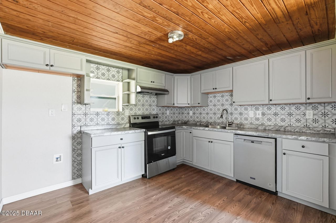 437 Lockhart Street, Daytona Beach, FL 32114 Photo