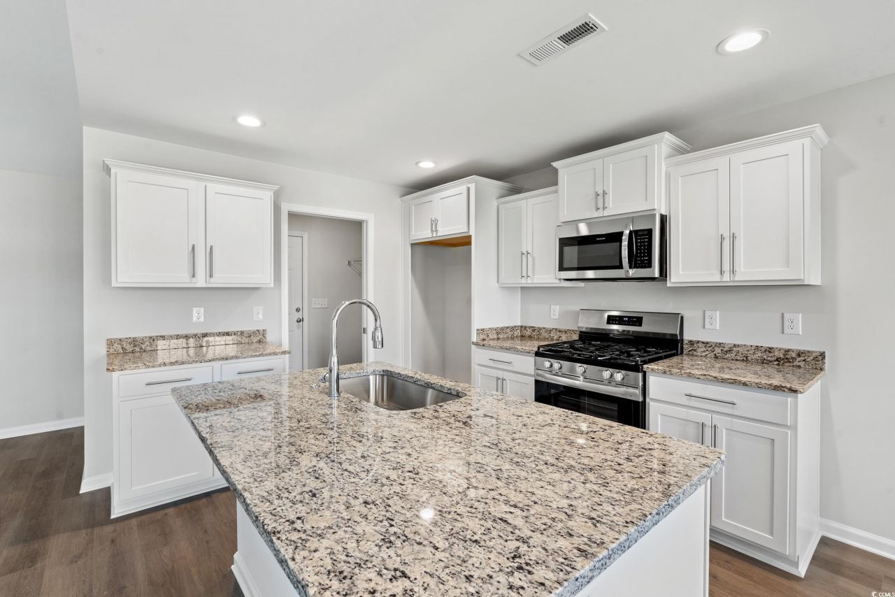 601 Lightwood Dr. Photo 6