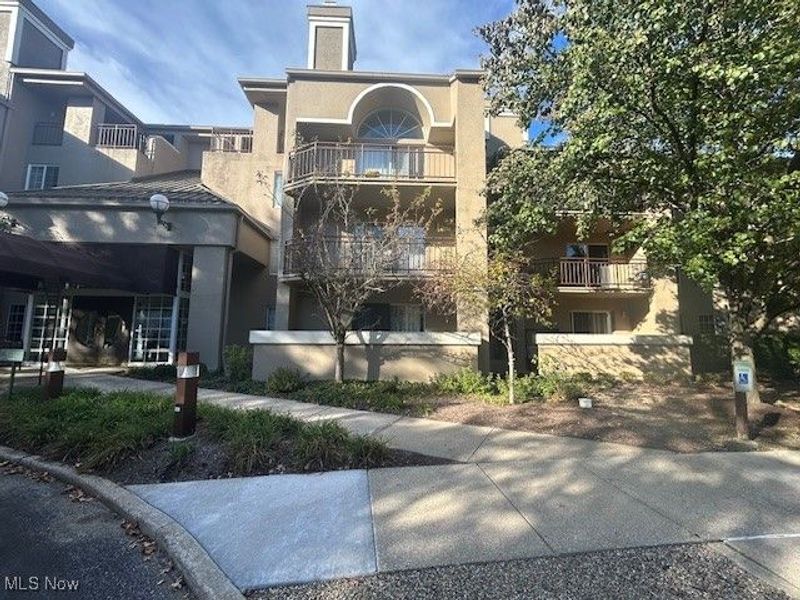 26101 Village Lane, Unit 104, Beachwood, OH 44122 Photo 3