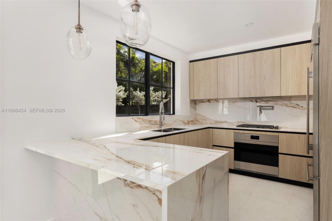 7498 SW 100th Street, Unit 8, Pinecrest, FL 33156 Photo