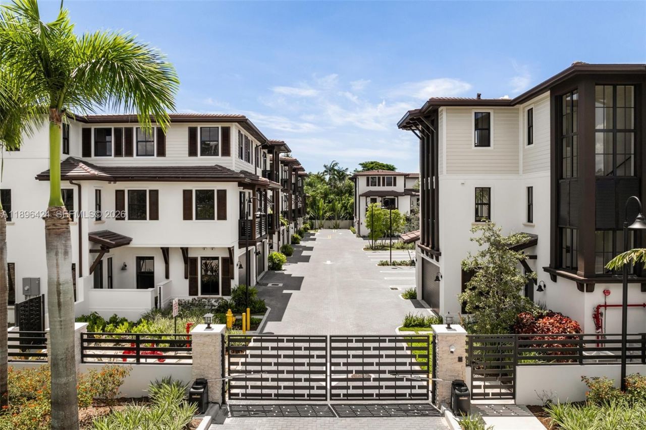 7498 SW 100th Street, Unit 8, Pinecrest, FL 33156 Photo