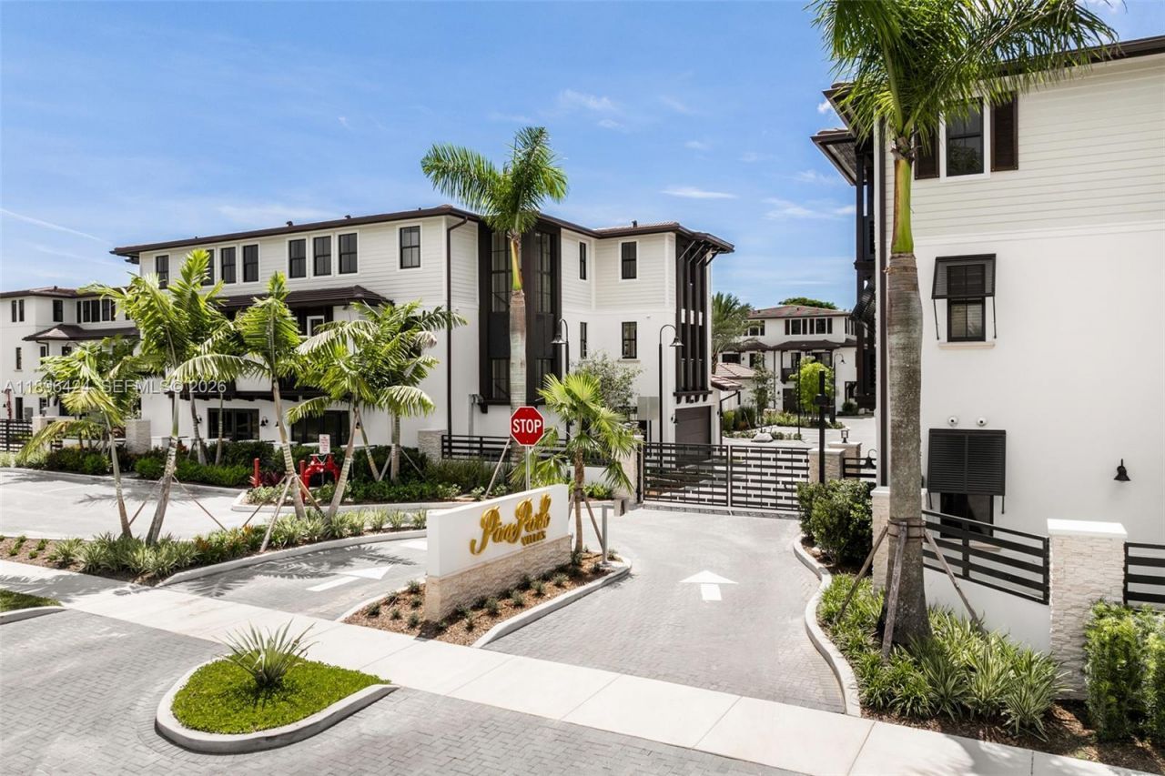 7498 SW 100th Street, Unit 8, Pinecrest, FL 33156 Photo