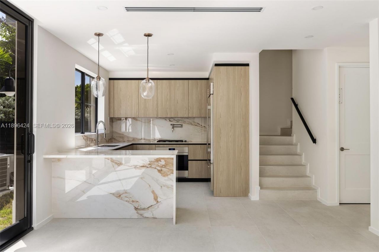 7498 SW 100th Street, Unit 8, Pinecrest, FL 33156 Photo