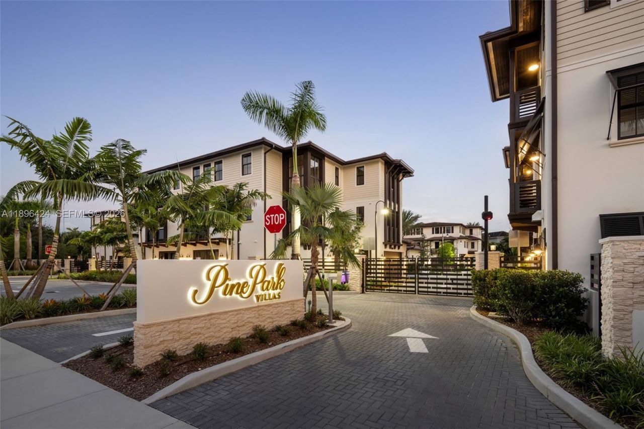 7498 SW 100th Street, Unit 8, Pinecrest, FL 33156 Photo