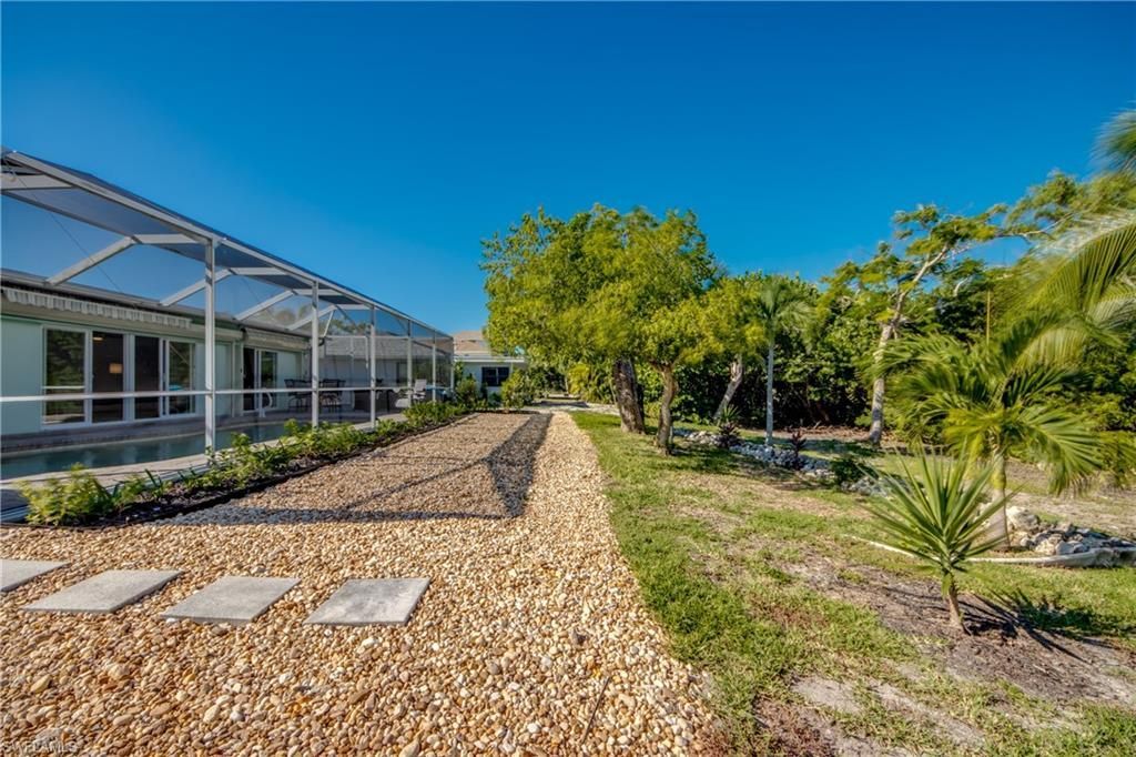 445 Donora Blvd, Fort Myers Beach, FL 33931 Photo