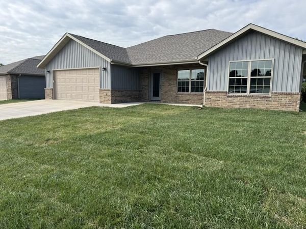 1618 Ridgemont Avenue, Monett, MO 65708