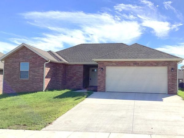 3800 W Riley Street , Bolivar, MO 65613