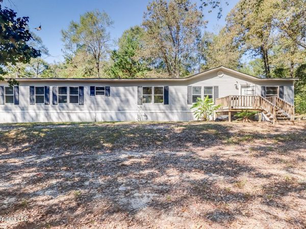 10 Jefferson Road, Wiggins, MS 39577
