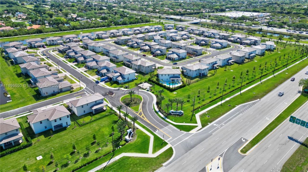 4390 SW 122nd Ter, Davie, FL 33330 Photo