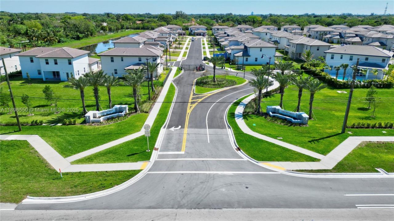 4390 SW 122nd Ter, Davie, FL 33330 Photo