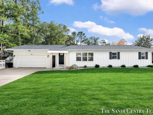 904 E Savidge Street, Spring Lake, MI 49456
