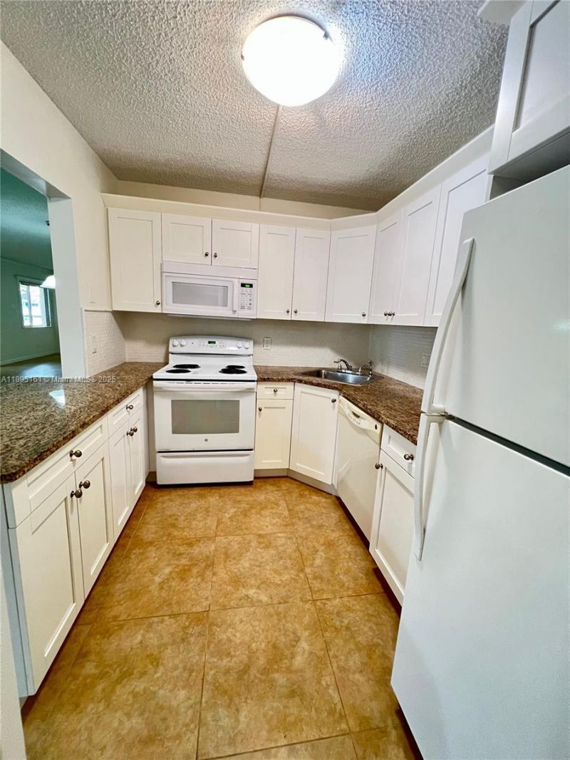 340 Pine Ridge Cir, Unit D-1, Greenacres, FL 33463 Photo