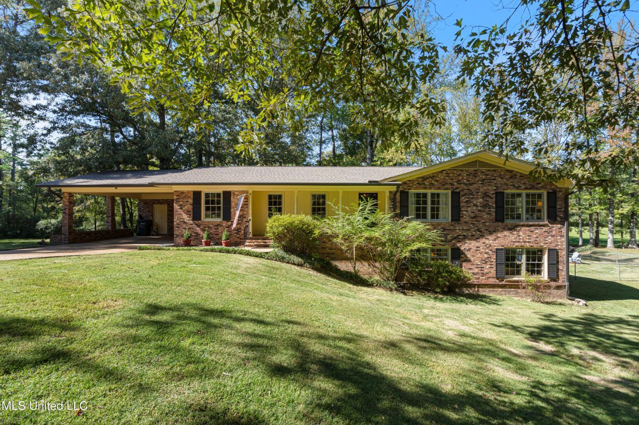 320 Cedar Hills Road Holly Springs, MS 38635