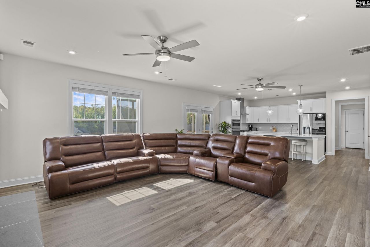 274 Red Ash Way Photo 6