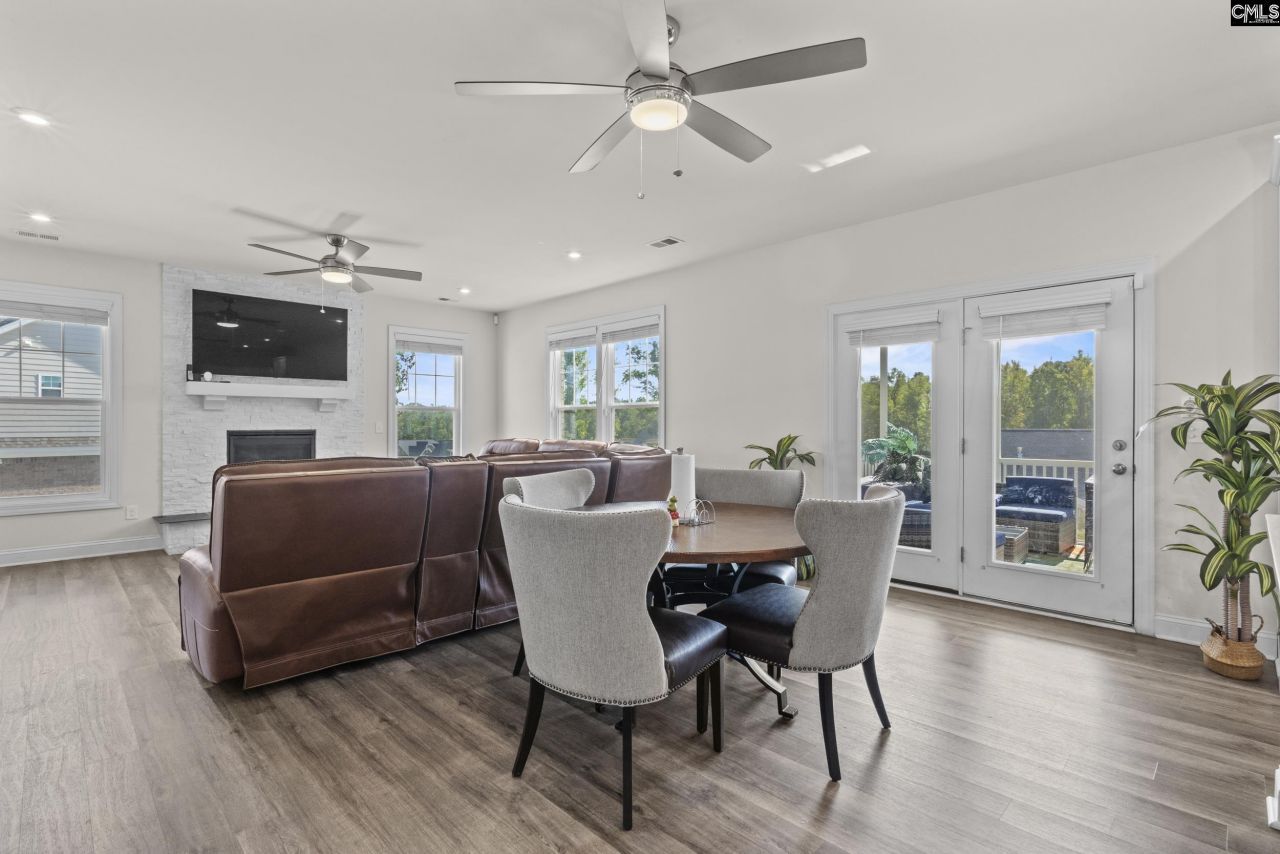 274 Red Ash Way Photo 8