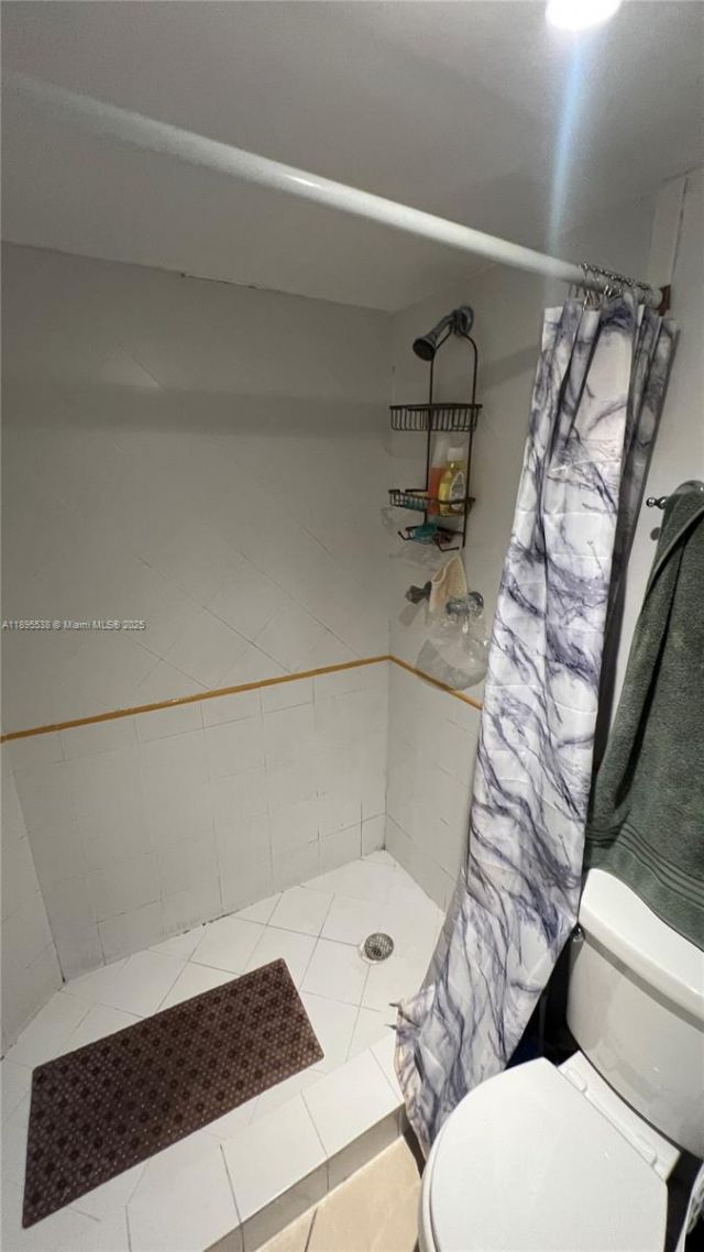 1801 S Treasure Dr, Unit 415, North Bay Village, FL 33141 Photo