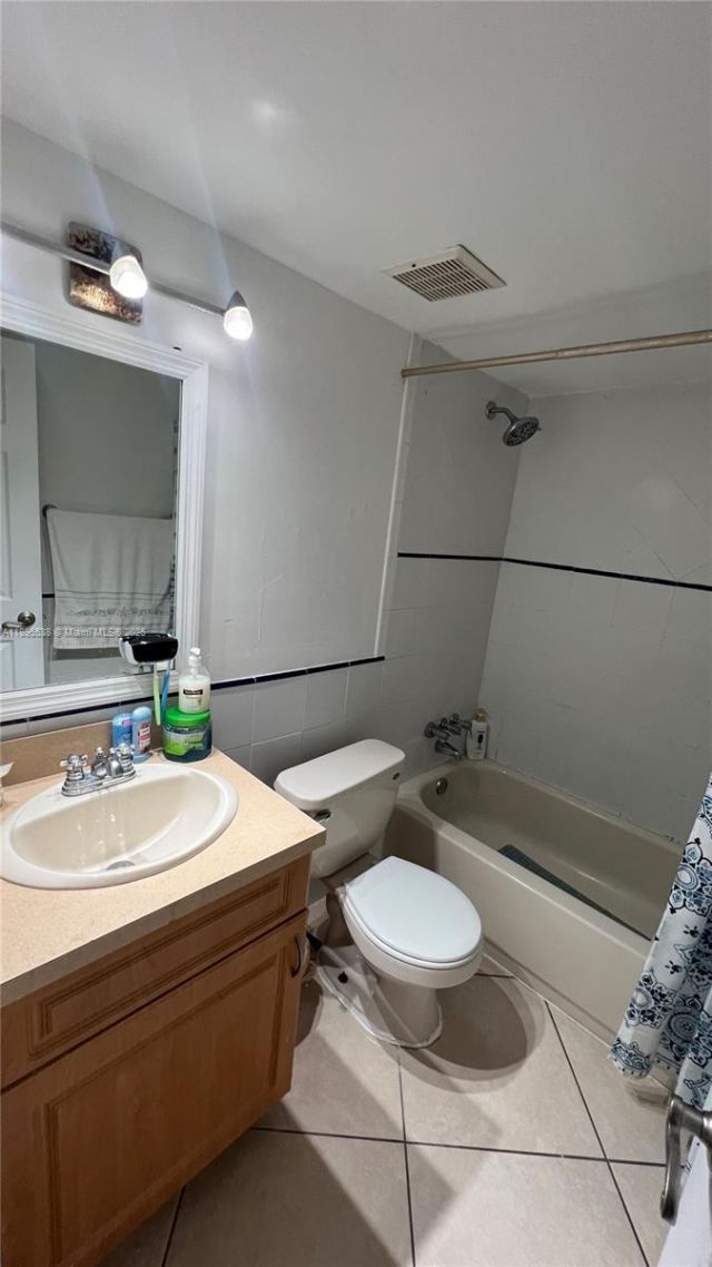 1801 S Treasure Dr, Unit 415, North Bay Village, FL 33141 Photo