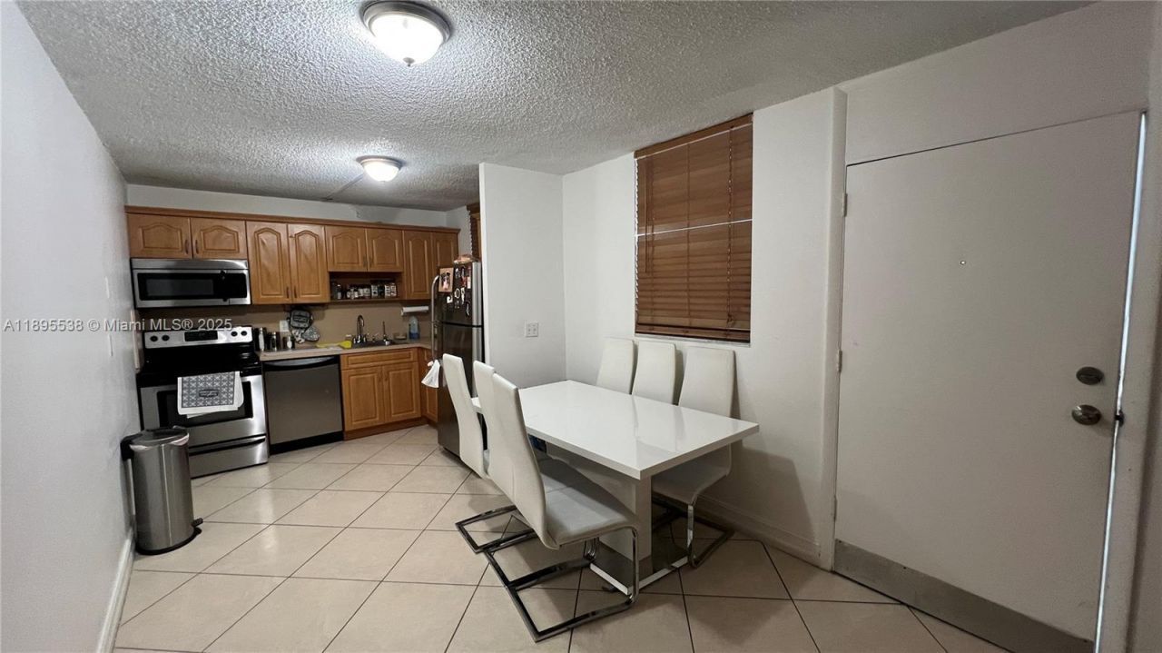 1801 S Treasure Dr, Unit 415, North Bay Village, FL 33141 Photo