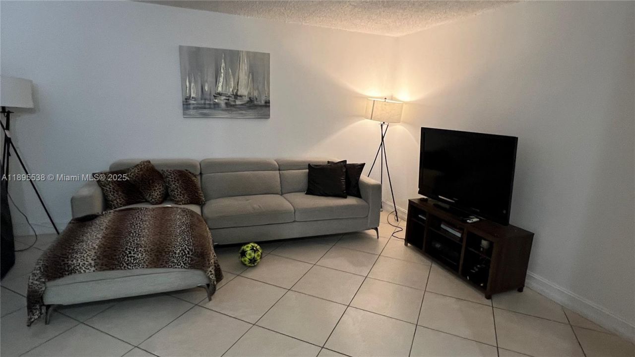 1801 S Treasure Dr, Unit 415, North Bay Village, FL 33141 Photo