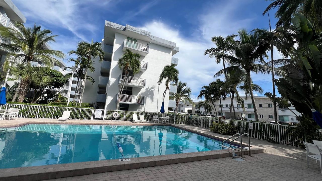 1801 S Treasure Dr, Unit 415, North Bay Village, FL 33141 Photo