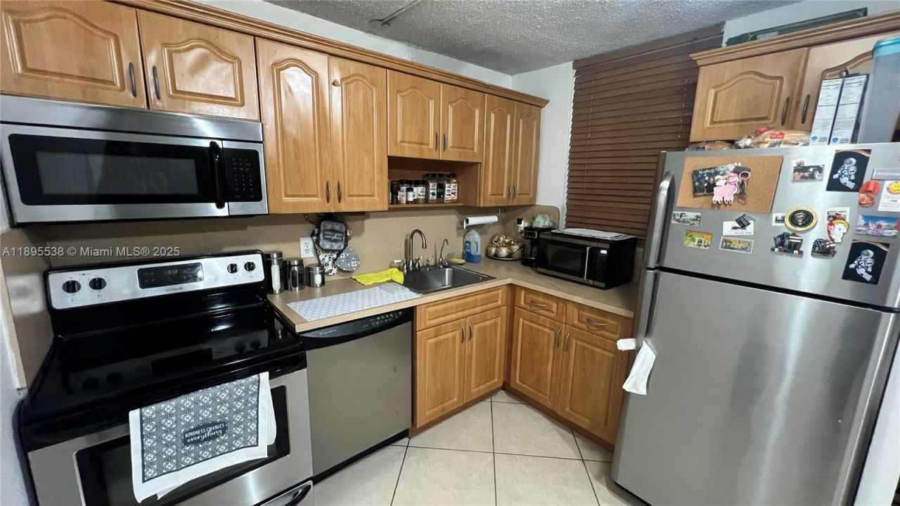 1801 S Treasure Dr, Unit 415, North Bay Village, FL 33141 Photo